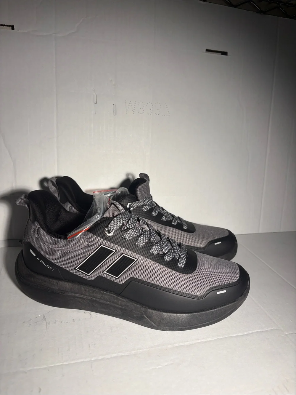 NEW PILOTI Mens Grey Sneakers Size 9